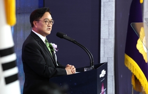 ‘반文 교사’?…李 대통령, 국회 앞세워 개헌 띄운다