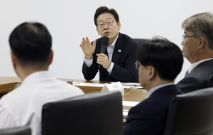 ‘산재 장애’ 李 대통령, SPC 공장 찾아 “유사 사고 반복 용납 못해”