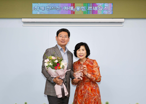이상일 용인시장, 수지구 풍덕천동 삼성쉐르빌 아파트 주민들로부터 감사패