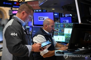 [특징주] 美 훈풍에 반도체 대장주 ‘삼전·하이닉스’ 동반 ↑