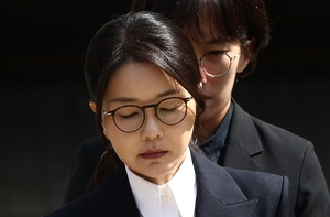 [속보] 김건희 구속…사상 첫 前대통령 부부 동시수감
