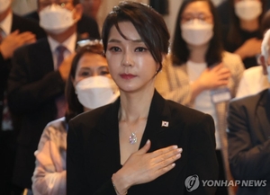 최대 무기징역…김건희 ‘나토목걸이’ 뇌물죄 적용되나