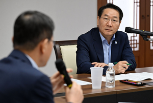 유정복 “트럼프 관세 대응, 긴급 경영안정자금 추가 지원등 예산 증액 검토하라”