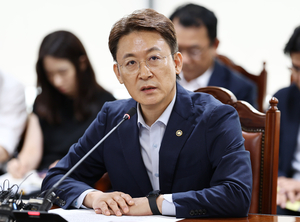 “보따리부터 내놓으라는 격”...권대영, 석화업계 안일한 인식 질타