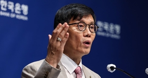 집값에 묶인 한은, 파월 한마디에 ‘금리인하’ 여력은 확대
