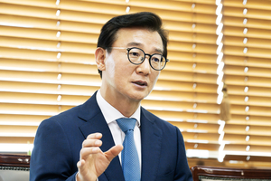 [인터뷰] 전재수 해수부 장관 “해수부 이전, 북극항로 시대를 여는데 집중”