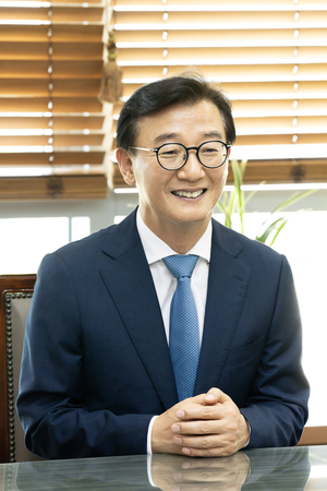 전재수 해수부 장관, 부산시장·대권 주자 도약 시험대