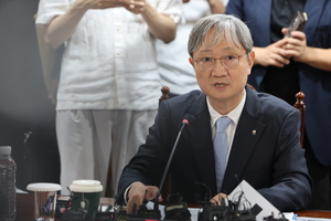 “이자장사 치중”...이찬진 금융감독원장, 은행장들에 ‘일침’