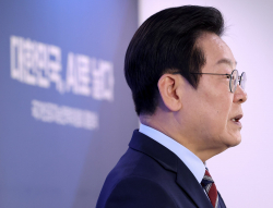 [본지 여론조사] 李 대통령 지지율 56.0%…‘민생 행보’에 3주째↑