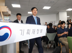 정책동력 꺾이고 현장 혼선…기재부 ‘권한 분산’ 후폭풍 [금융당국 대수술]