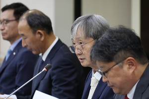 금감원장 “보험업권 경쟁과열로 소비자 피해...경영진 책임 묻겠다”