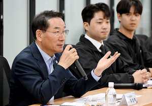 유정복, “청년에 대한 투자가 곧 미래에 대한 투자...혁명적인 정책 추진 필요”