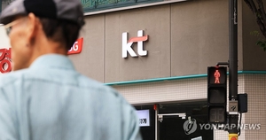 [특징주] KT 가입자 무단 소액결제 피해…보안주 강세
