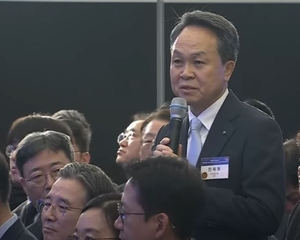 진옥동 신한지주 회장 “산업분석 능력 개선할 것”...李 대통령 “감사하다”