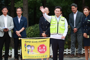 이상일, 수지구 현암초 앞 교통지도 봉사...“안전한 등굣길 조성에 앞장”