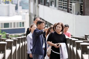 신상진 성남시장, 다목적구장-혜은학교 연결데크 준공 현장 방문
