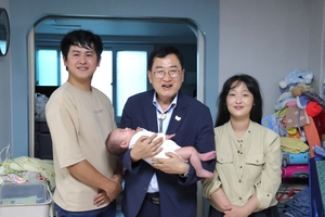 경주시, 다자녀 가정 찾아 출산 축하