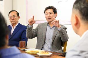 이상일, “도울 수 있는 건 반드시 챙긴다”…주민·상인과 생활현장 동행
