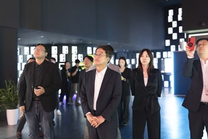 김동연의 AI 드라이브, 경기도 판교와 상하이를 잇다