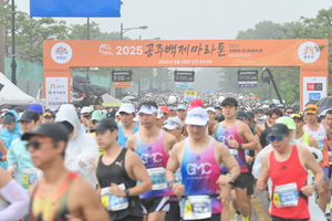 ‘2025 공주백제마라톤’ 가을비 뚫고 1만2천명 달렸다...    공주시, 日 관광박람회서 ‘야간관광 도시’ 매력 뽐냈다