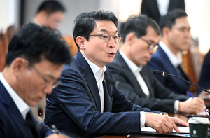 은행장들 “지역경기 침체 우려”...금융위원장 해답은 [현장+]
