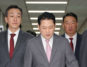 특검 칼끝에 흔들리는 국힘…장외집회로 맞서나