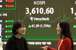 ‘연휴 징크스’ 깬 코스피, 외국인 1조 매수에 3600 돌파