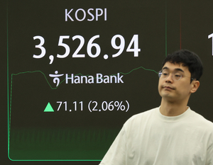 [장중시황] 코스피 사상 첫 3500 돌파…외국인 1.6조 ‘사자’에 반도체 급등