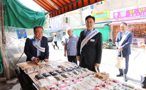 경기신보, 추석 앞두고 파주 문산자유시장에서 장보기 행사 개최