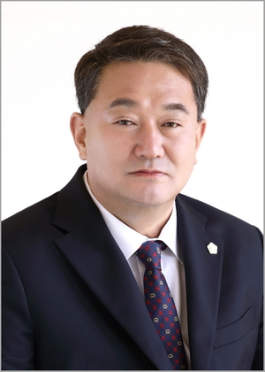 봉화군의회 의장, ‘차명업체 군공사 독점’ 혐의로 구속… 3년 수사 끝 법정행