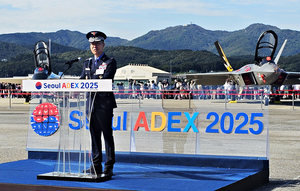 [포토 뉴스] 서울 ADEX 2025 개회사 전하는 손석락 공군참모총장