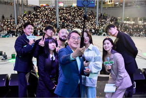 김동연, 제8회 도민의 날 기념 ‘함께 그린 페스티벌’서 도민과 소통
