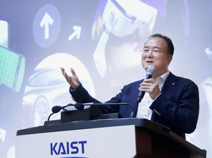 “모바일 너머 우주로”…LG이노텍 문혁수, ‘피벗·가치’ 경영으로 신 성장 동력 찾는다