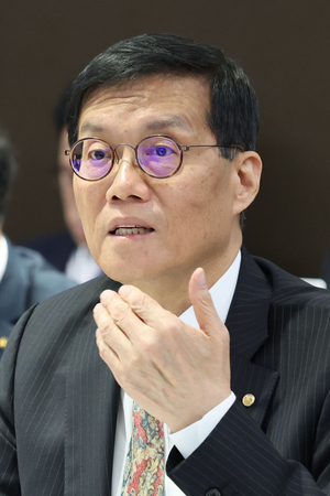 한은 ‘가계부채’ 난타…이창용 “서울 인구 유입 해소해야” [2025 국감]