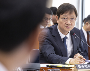 정무위 달군 ‘민중기 특검’...금감원장 “공소시효 만료, 재조사 어려워”