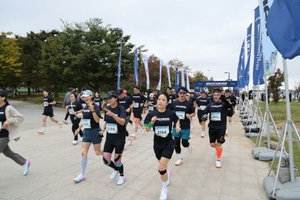 [포토뉴스] ‘프렌드쉽워크 코리아 2025 in SEOUL’서 힘차게 10km 시작