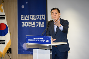 ‘기초지방자치단체 맏형’ 수원시...시민이 꼽은 도시 발전 1위는?