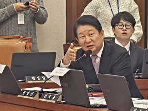 [2025 국감] “김포-지방 노선 빼라는 거냐”…권영진·맹성규, 공정위 ‘대한항공-아시아나 합병 시정 조치’ 맹공