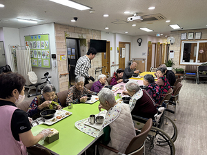 풀무원푸드앤컬처 휴게소 남부지사, 효경노인복지관 점심식사 나눔 봉사활동