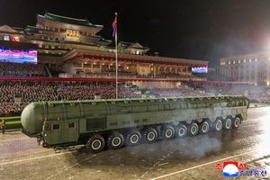 北, 열병식서 ‘美 본토 타격’ 신형 ICBM 화성-20형 공개
