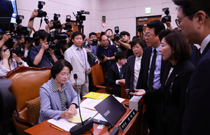 [2025 국감]여야, 첫날부터 고성…“민생·내란 청산 vs 무능 심판”