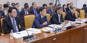 [2025 국감]與 “尹 책임” vs 野 “李 무능”…이틀째 고성 공방전