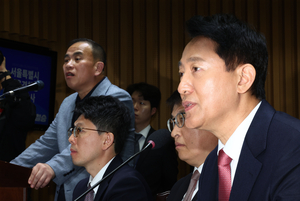 [2025 국감] 오세훈은 침묵, 명태균은 격앙…“7번 만났다” vs “거짓말에 능한 사람”