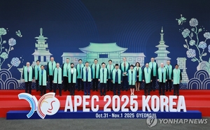 “금관 주고 핵잠 받고”…경주 APEC, 외교·안보·경제 큰 숙제 풀었다