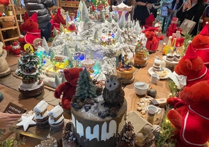 [현장] “동화 속 산타 마을 그대로” 더현대 서울, 크리스마스 공방 공개