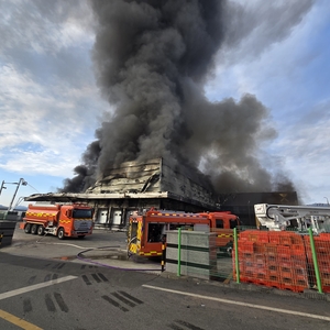 [속보] 경북 칠곡 저온저장창고 화재…대응 1단계 발령