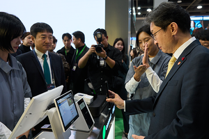 핀테크 ‘AI 대전’…‘손바닥 위’ 펼쳐질 미래형 혁신서비스는 [현장+]