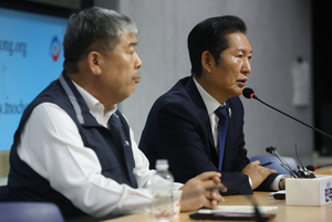 민주당 ‘정년 연장+재고용’ 절충안 카드 내놨다