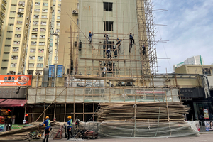 통째로 불태운 홍콩 아파트 화재…‘대나무 비계’가 피해 키웠다