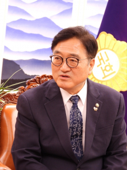 [신년 단독인터뷰] 우원식 “대전환의 시기, 기업도 탄소 중립 대비해야”